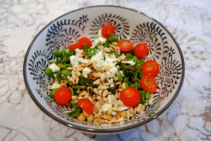 Broccoli and chickpeas salad by @recipesformax 