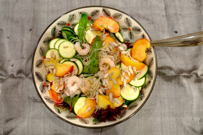 Prawns and noodles salad by @recipesformax